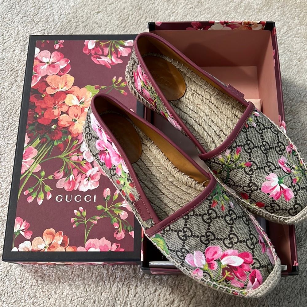 Authentic Gucci espadrilles. Barely worn. Comes with dust box and box